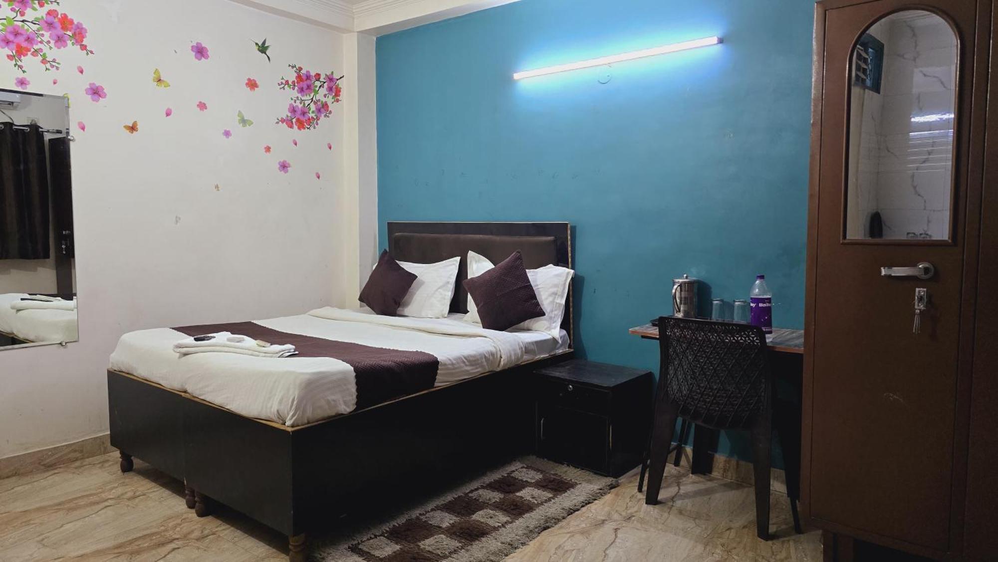 Cr Residency - Near Us Embassy Chanakyapuri Hotel